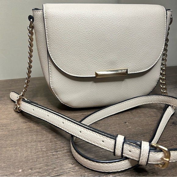 Aldo Cream Crossbody Bag with Gold Chain - Picture 3 of 9